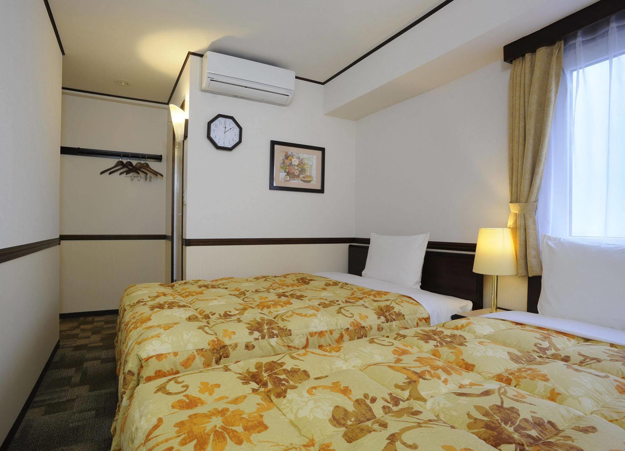 Toyoko Inn Sendai Nishi-Guchi Hirose-Dori מראה חיצוני תמונה